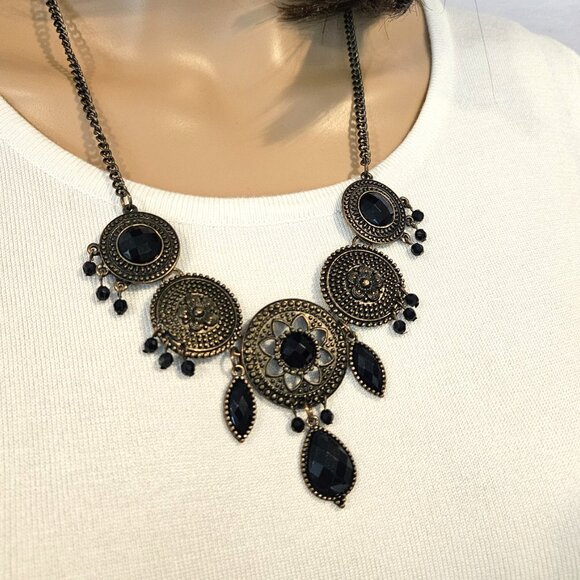STATEMENT NECKLACE - Boho black & bronze stylish necklace - Picture 3 of 5